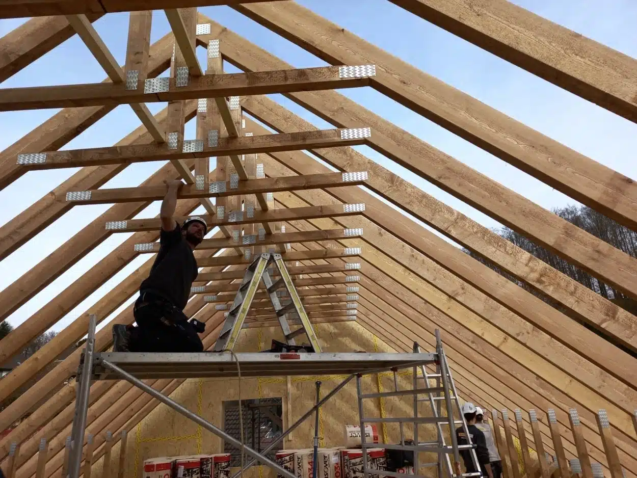 Einfamilienhaus aufrichten