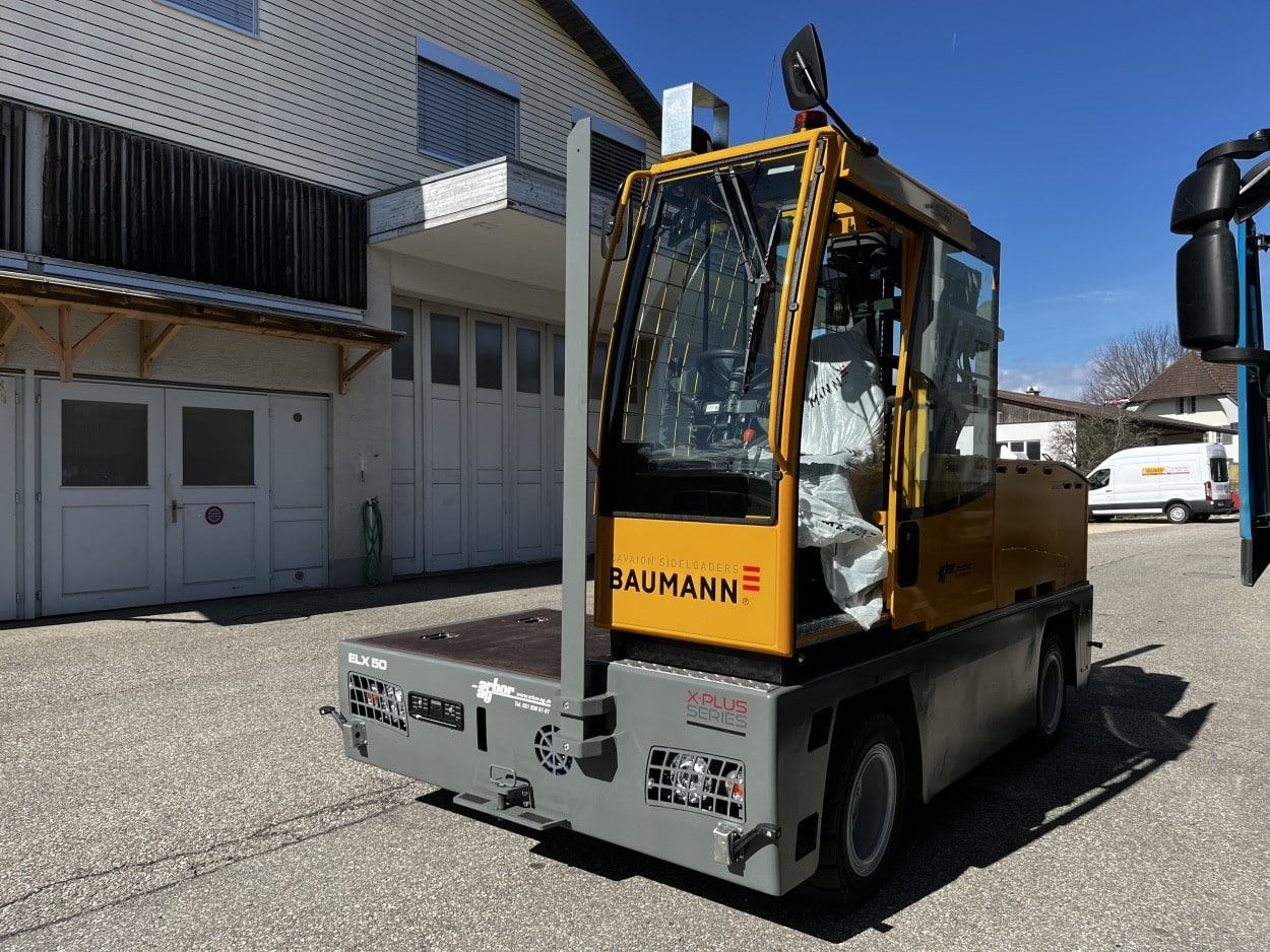 Neuer Elektroseitenstapler