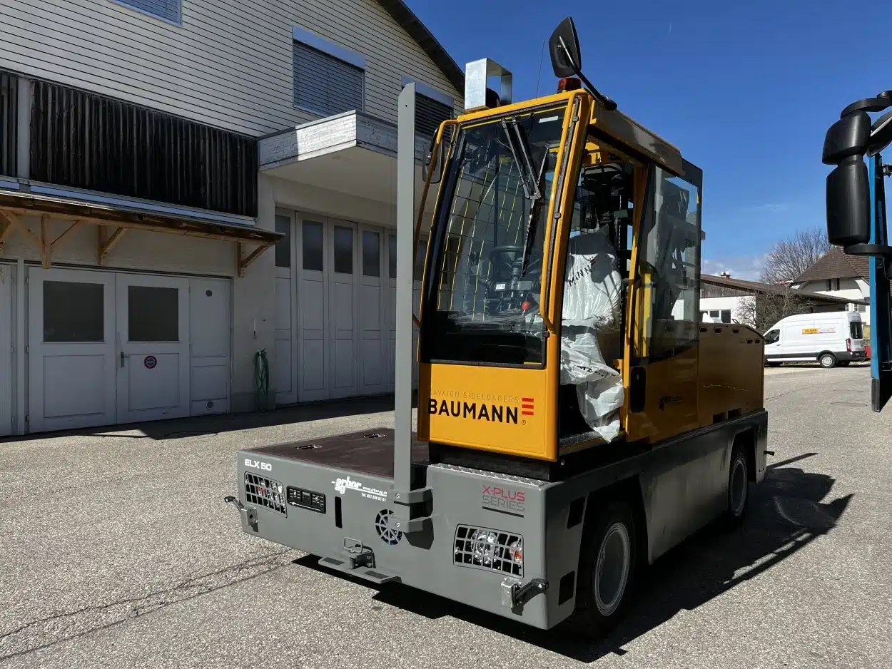 Neuer Elektroseitenstapler