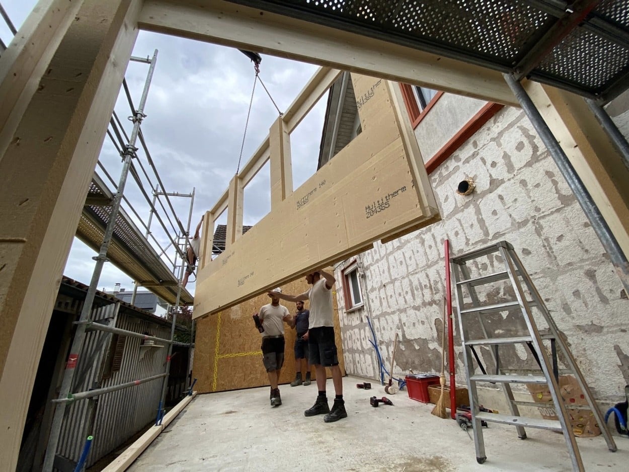 Hausanbau aufrichten